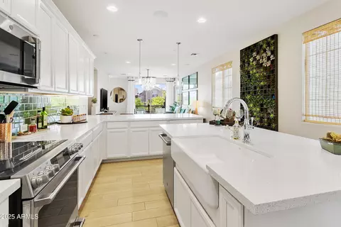 Kitchen - 1661 E Hampton Ln, Gilbert, AZ 85295 photo 4 of 6