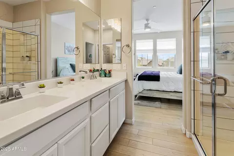 Bath - 1661 E Hampton Ln, Gilbert, AZ 85295 photo 2 of 3