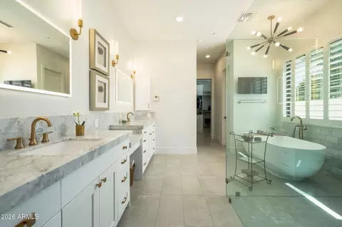 Bath - 5605 E Lafayette Blvd, Phoenix, AZ 85018 photo 2 of 7