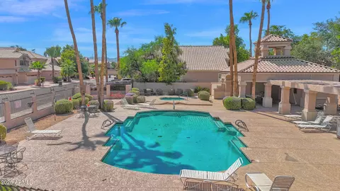 Exterior - 138 W El Freda Rd, Tempe, AZ 85284 photo 3 of 10