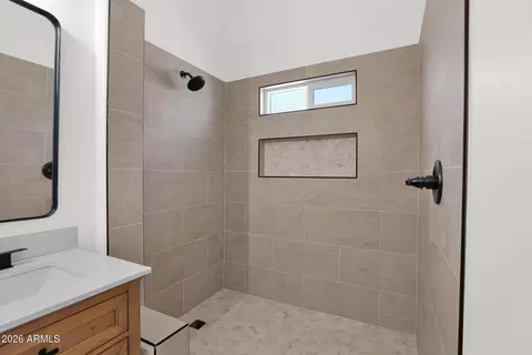 Bath - 138 W El Freda Rd, Tempe, AZ 85284 photo 2 of 3