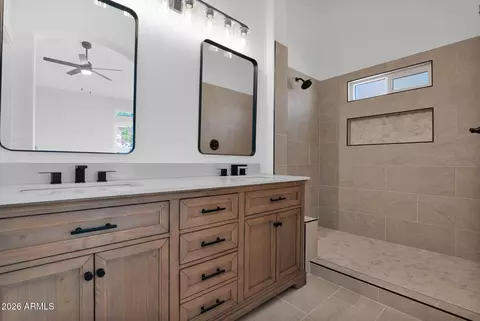 Bath - 138 W El Freda Rd, Tempe, AZ 85284 photo 1 of 3