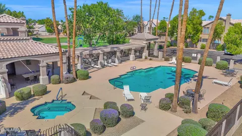 Exterior - 138 W El Freda Rd, Tempe, AZ 85284 photo 4 of 10