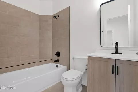 Bath - 138 W El Freda Rd, Tempe, AZ 85284 photo 3 of 3