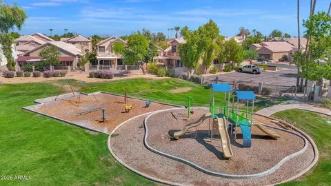 View/Area - 138 W El Freda Rd, Tempe, AZ 85284 photo 3 of 5