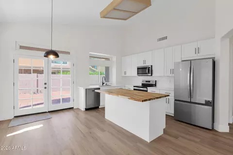 Kitchen - 138 W El Freda Rd, Tempe, AZ 85284 photo 1 of 3