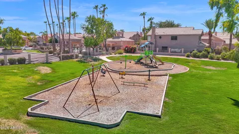 View/Area - 138 W El Freda Rd, Tempe, AZ 85284 photo 5 of 5