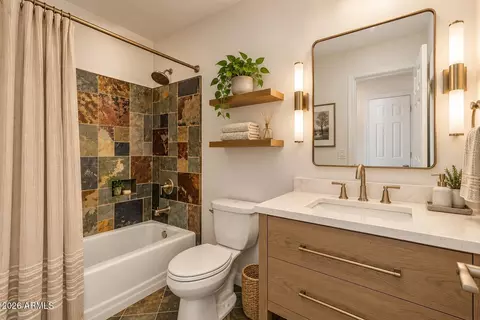 Bath - 142 E Voltaire Ave, Phoenix, AZ 85022 photo 3 of 4