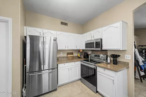 Kitchen - 1044 W Heather Ave, Gilbert, AZ 85233 photo 4 of 4