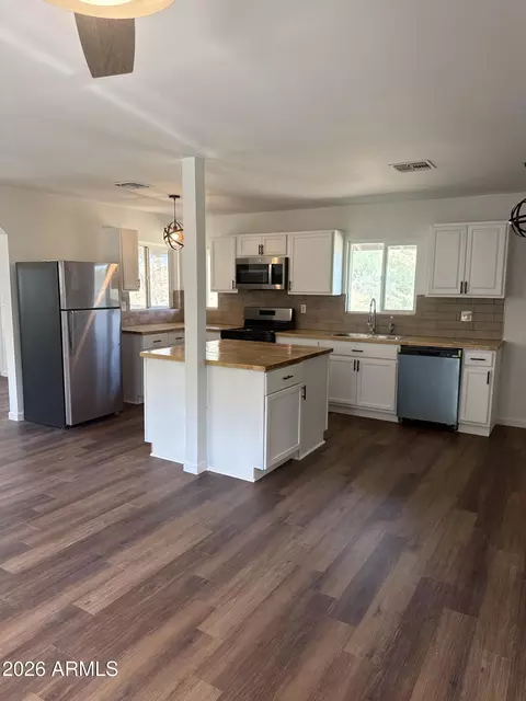 Kitchen - 642 W Eagles Blf, Globe, AZ 85501 photo 1 of 3
