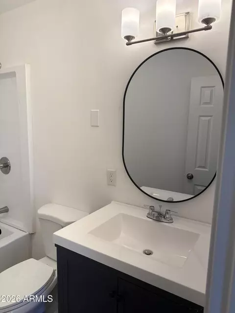 Bath - 642 W Eagles Blf, Globe, AZ 85501 photo 2 of 3