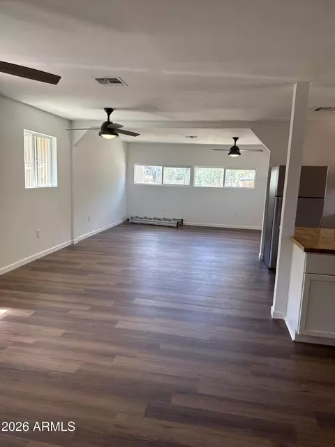 Living - 642 W Eagles Blf, Globe, AZ 85501 photo 2 of 3