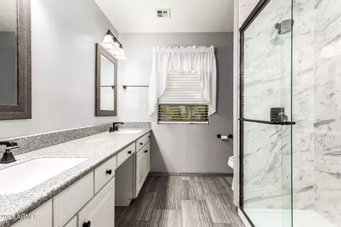 Bath - 4331 E Prickly Pear Trl, Phoenix, AZ 85050 photo 5 of 6