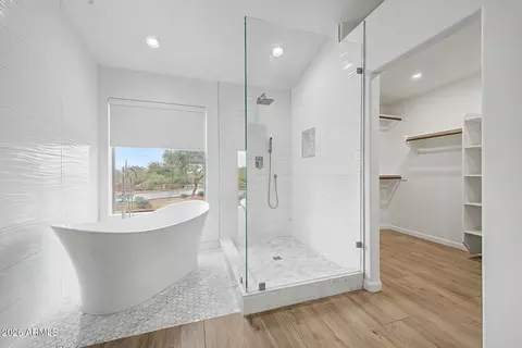 Bath - 4331 E Prickly Pear Trl, Phoenix, AZ 85050 photo 3 of 6