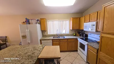 Kitchen - 5227 S 10th Ave, Phoenix, AZ 85041 photo 1 of 2