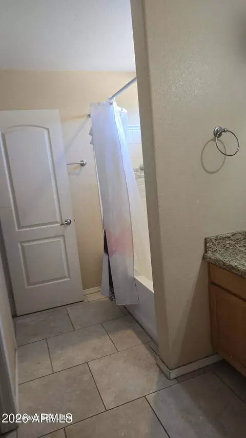 Bath - 5227 S 10th Ave, Phoenix, AZ 85041 photo 2 of 2
