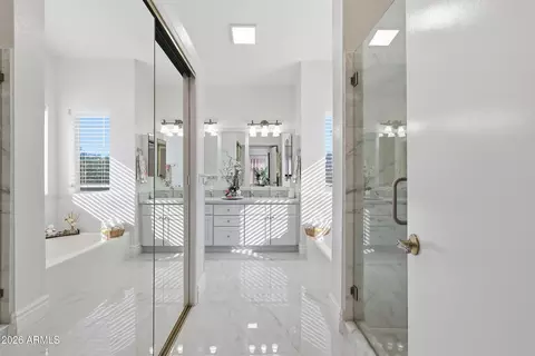 Bath - 4553 E Carolina Dr, Phoenix, AZ 85032 photo 2 of 6