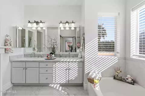 Bath - 4553 E Carolina Dr, Phoenix, AZ 85032 photo 3 of 6