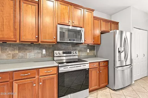 Kitchen - 1795 S Cole Dr, Gilbert, AZ 85295 photo 2 of 6