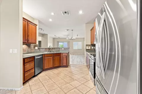 Kitchen - 1795 S Cole Dr, Gilbert, AZ 85295 photo 3 of 6
