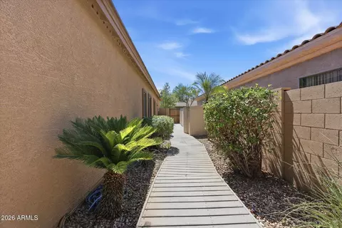 Exterior - 1795 S Cole Dr, Gilbert, AZ 85295 photo 6 of 8