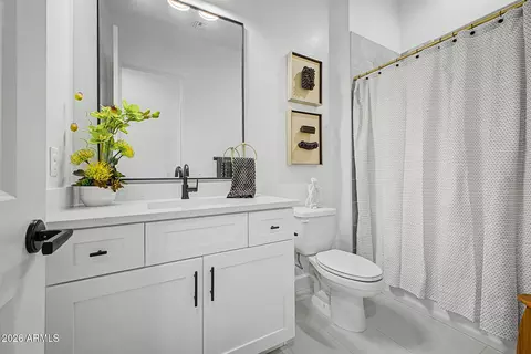 Bath - 39012 N 6th Dr, Phoenix, AZ 85086 photo 1 of 8