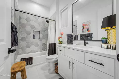 Bath - 39012 N 6th Dr, Phoenix, AZ 85086 photo 5 of 8
