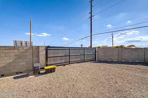 Exterior - 39012 N 6th Dr, Phoenix, AZ 85086 photo 8 of 9