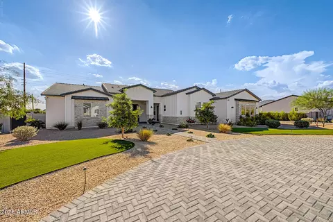 Exterior - 39012 N 6th Dr, Phoenix, AZ 85086 photo 5 of 9
