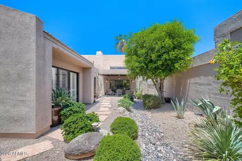 Exterior - 3047 E Stella Ln, Phoenix, AZ 85016 photo 3 of 7