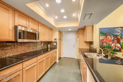 Kitchen - 3047 E Stella Ln, Phoenix, AZ 85016 photo 2 of 3