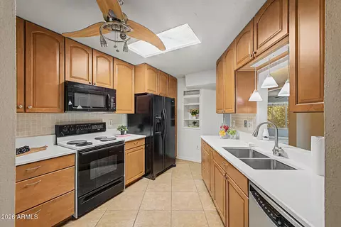 14039 N Palm Ridge Dr W, Sun City, AZ 85351