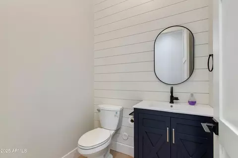 Bath - 3802 E Highland Ave, Phoenix, AZ 85018 photo 6 of 6