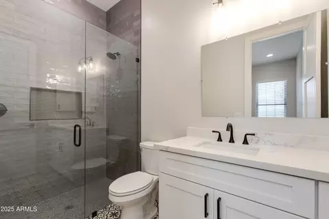 Bath - 3802 E Highland Ave, Phoenix, AZ 85018 photo 5 of 6