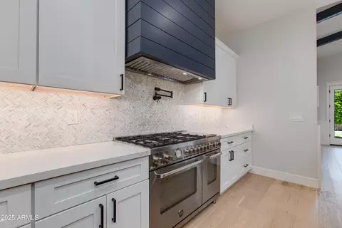 Kitchen - 3802 E Highland Ave, Phoenix, AZ 85018 photo 2 of 2