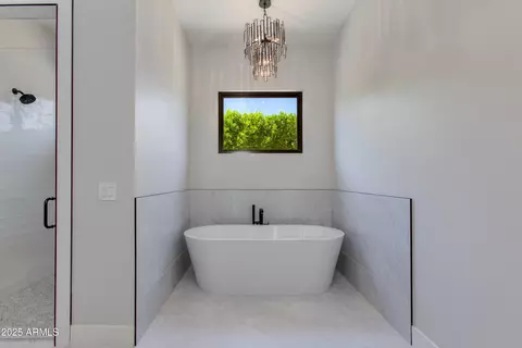 Bath - 3802 E Highland Ave, Phoenix, AZ 85018 photo 2 of 6