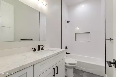 Bath - 3802 E Highland Ave, Phoenix, AZ 85018 photo 4 of 6