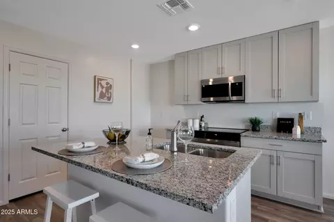 1359 W Aztec Dr, Coolidge, AZ 85128
