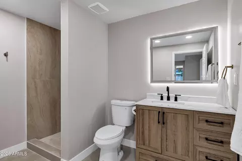 Bath - 14237 N 38th Pl, Phoenix, AZ 85032 photo 1 of 5