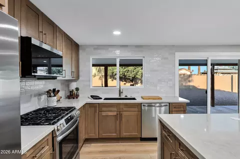 Kitchen - 14237 N 38th Pl, Phoenix, AZ 85032 photo 4 of 5