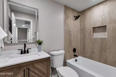Bath - 14237 N 38th Pl, Phoenix, AZ 85032 photo 3 of 5
