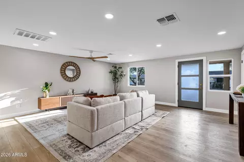 Living - 14237 N 38th Pl, Phoenix, AZ 85032 photo 1 of 2