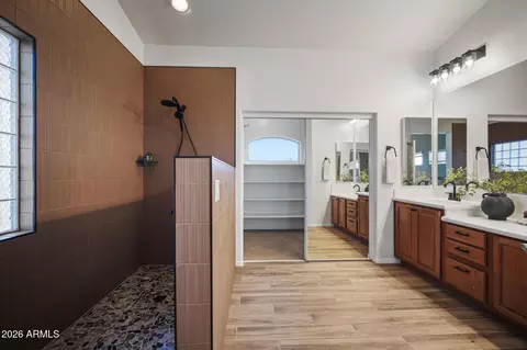 Bath - 3377 E Mayberry Ave, Gilbert, AZ 85297 photo 2 of 7