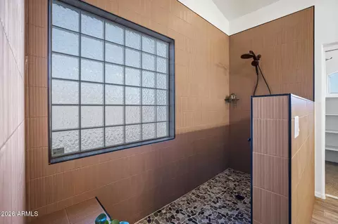 Bath - 3377 E Mayberry Ave, Gilbert, AZ 85297 photo 3 of 7