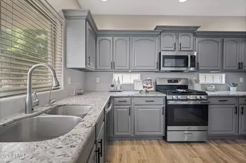 Kitchen - 3377 E Mayberry Ave, Gilbert, AZ 85297 photo 5 of 6