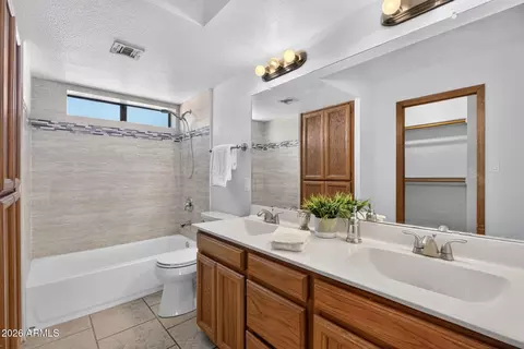 Bath - 821 E Redondo Dr, Tempe, AZ 85282 photo 2 of 4