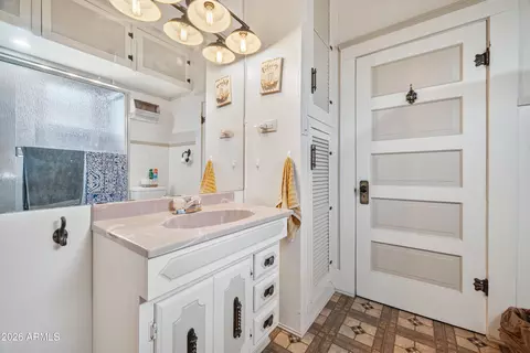 Bath - 516 Ruppe Ave, Bisbee, AZ 85603 photo 2 of 3