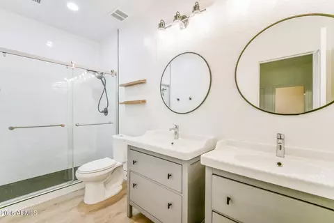 Bath - 2732 E Tamarisk St, Gilbert, AZ 85296 photo 1 of 3