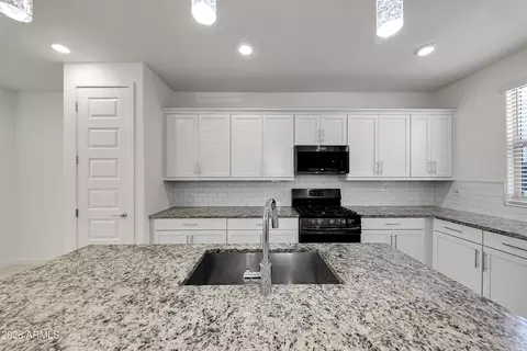 Kitchen - 683 N Abalone Dr, Gilbert, AZ 85233 photo 2 of 4