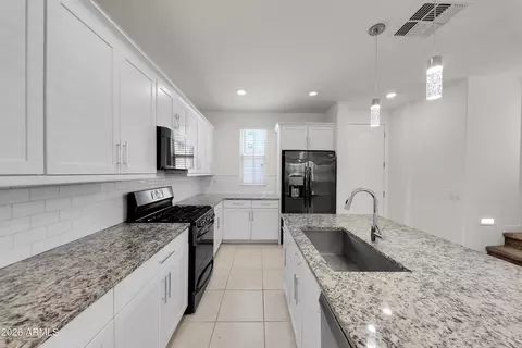 Kitchen - 683 N Abalone Dr, Gilbert, AZ 85233 photo 4 of 4